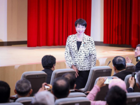 日本首位女首相酷愛騎重機和潛水、大學玩團當鼓手！高市早苗如何成為「打破常規的女性政治家」